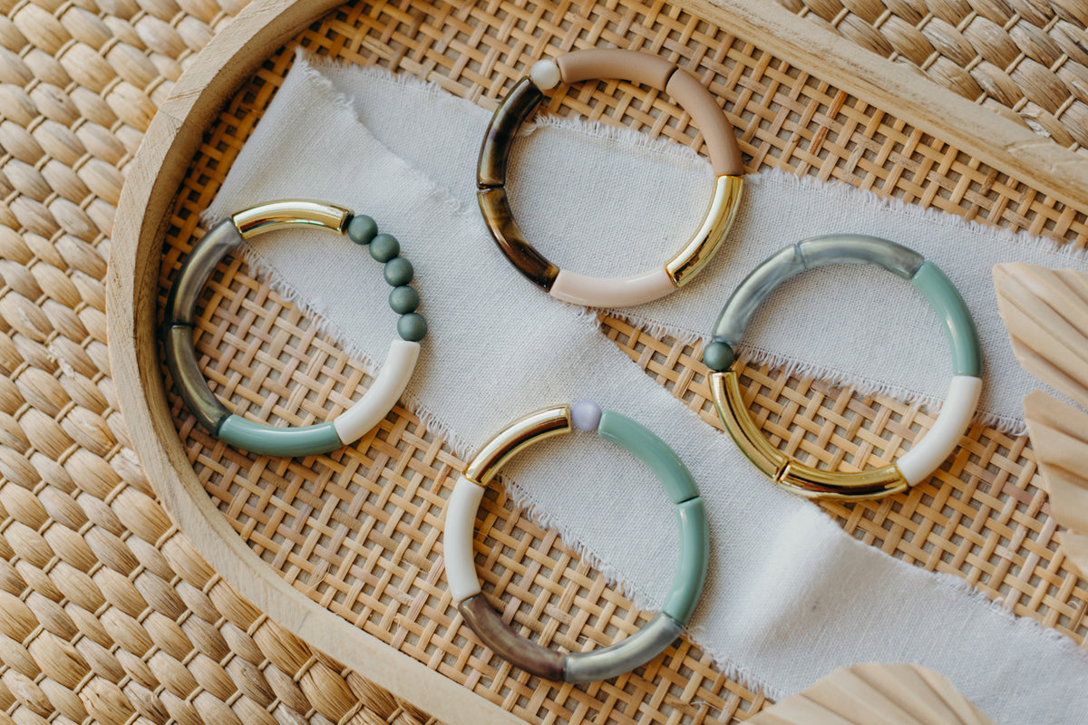 Perlenarmband 052 mit Tube Perlen in Gold, Creme und Mint
