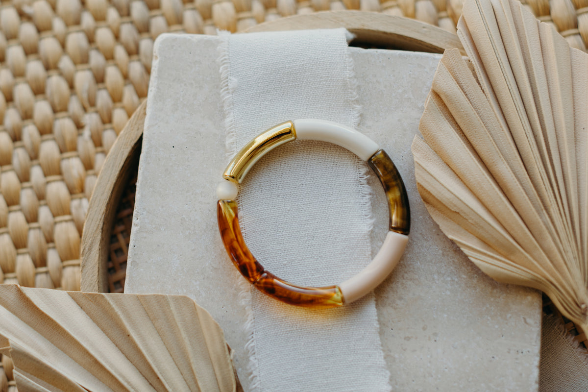 Perlenarmband 061 mit Tube Perlen in Gold, Braun, Schildpatt und Creme