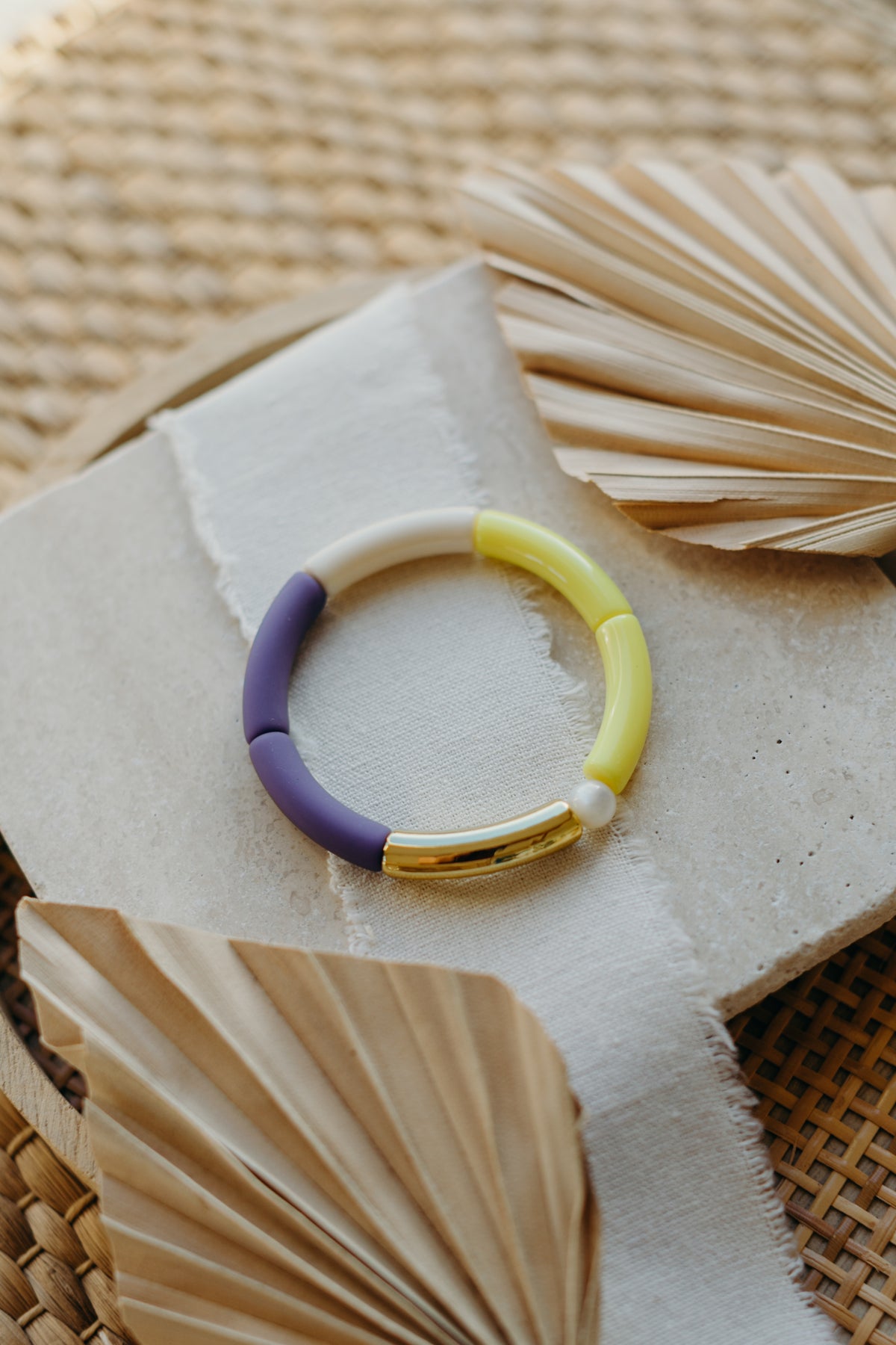 Perlenarmband 059 mit Tube Perlen in Gold, Creme, Gelb und Lila