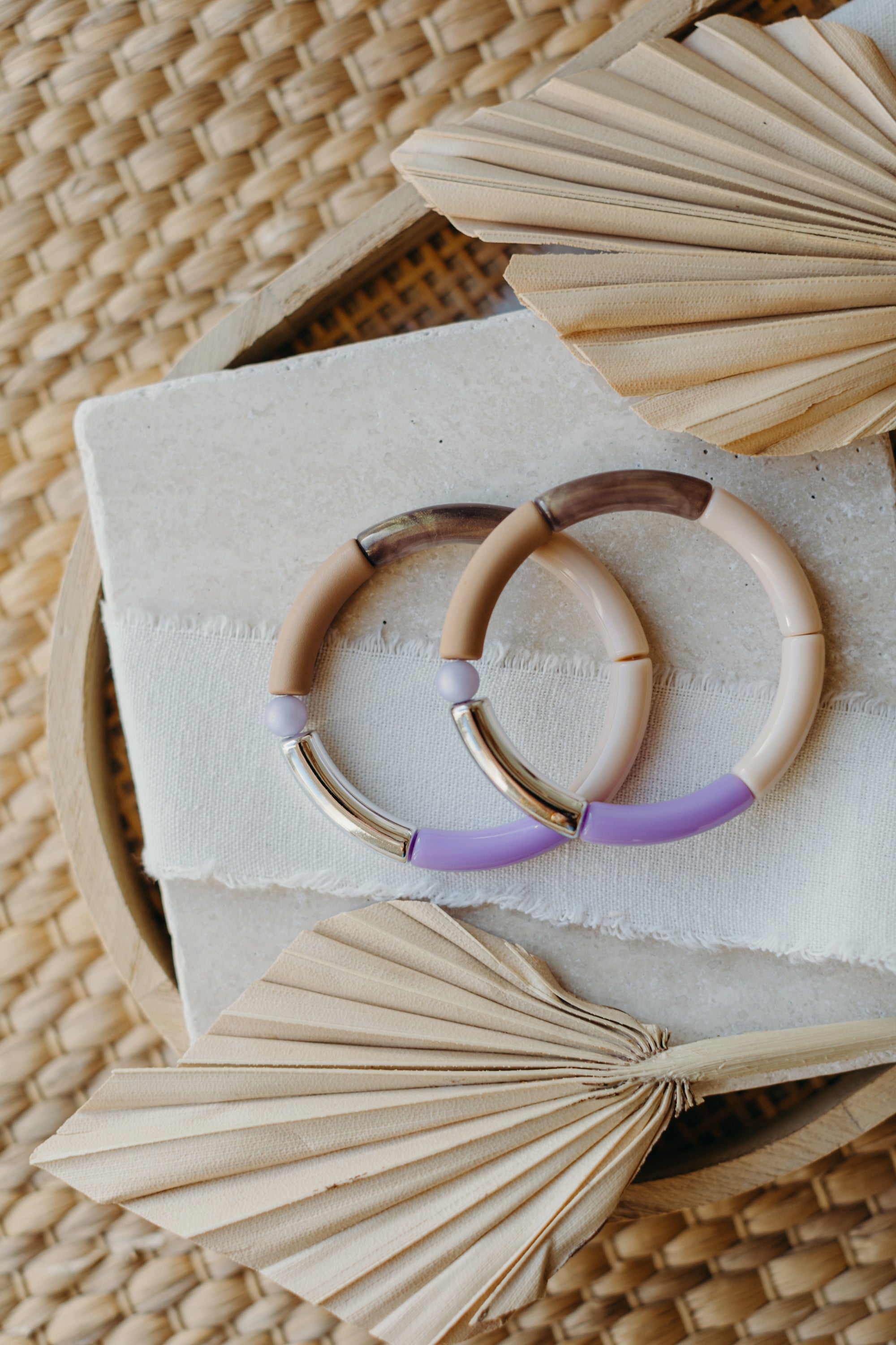 Perlenarmband mit Tube Perlen in  Silber, braun-glänzend, Creme und Lila
