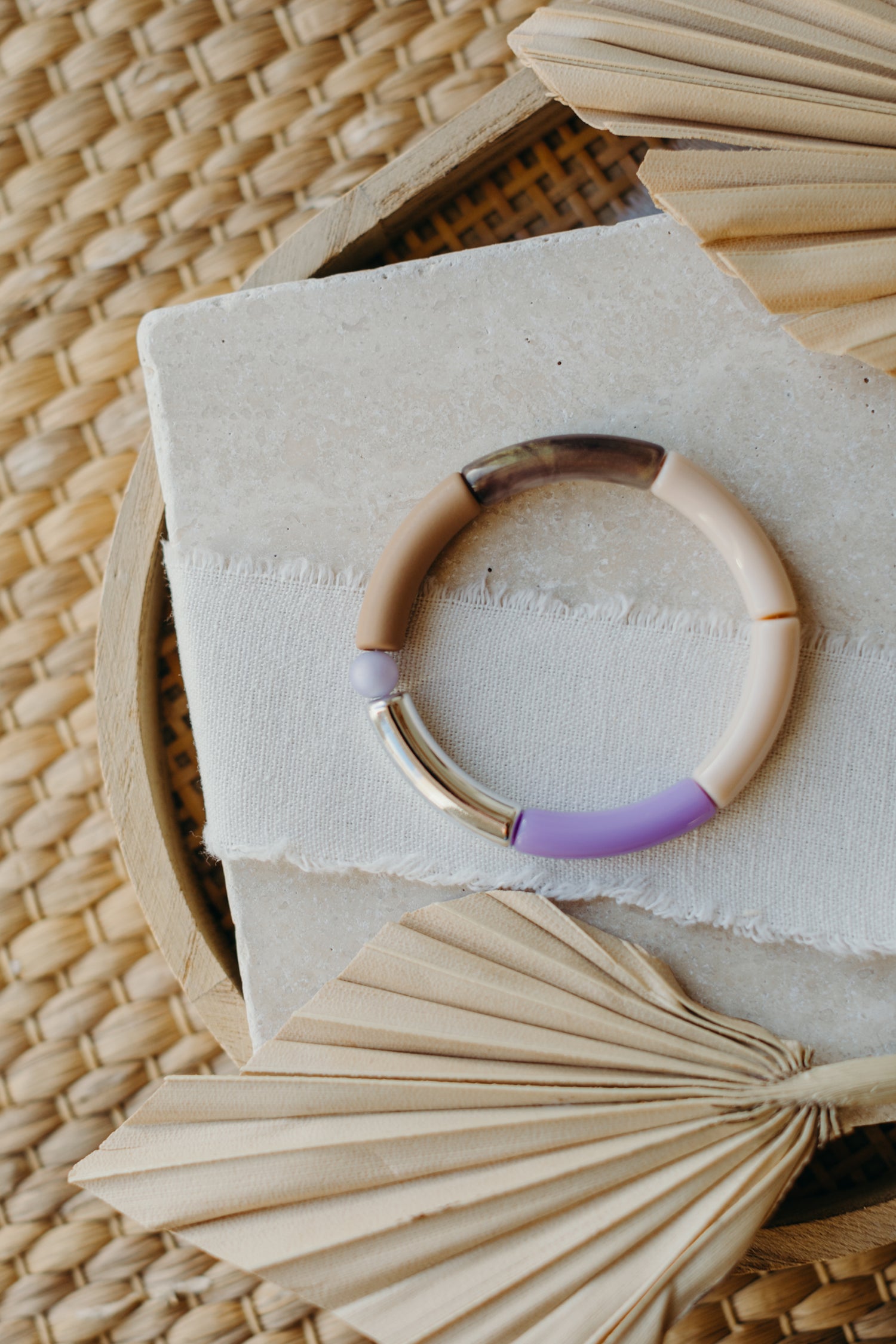 Perlenarmband mit Tube Perlen in  Silber, braun-glänzend, Creme und Lila