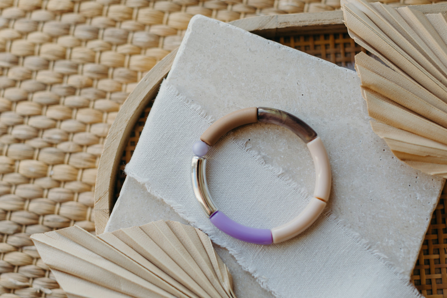 Perlenarmband mit Tube Perlen in  Silber, braun-glänzend, Creme und Lila