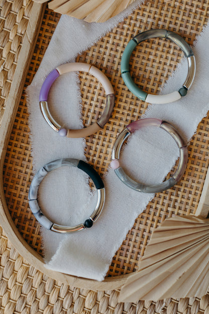 Perlenarmband mit Tube Perlen in  Silber, braun-glänzend, Creme und Lila