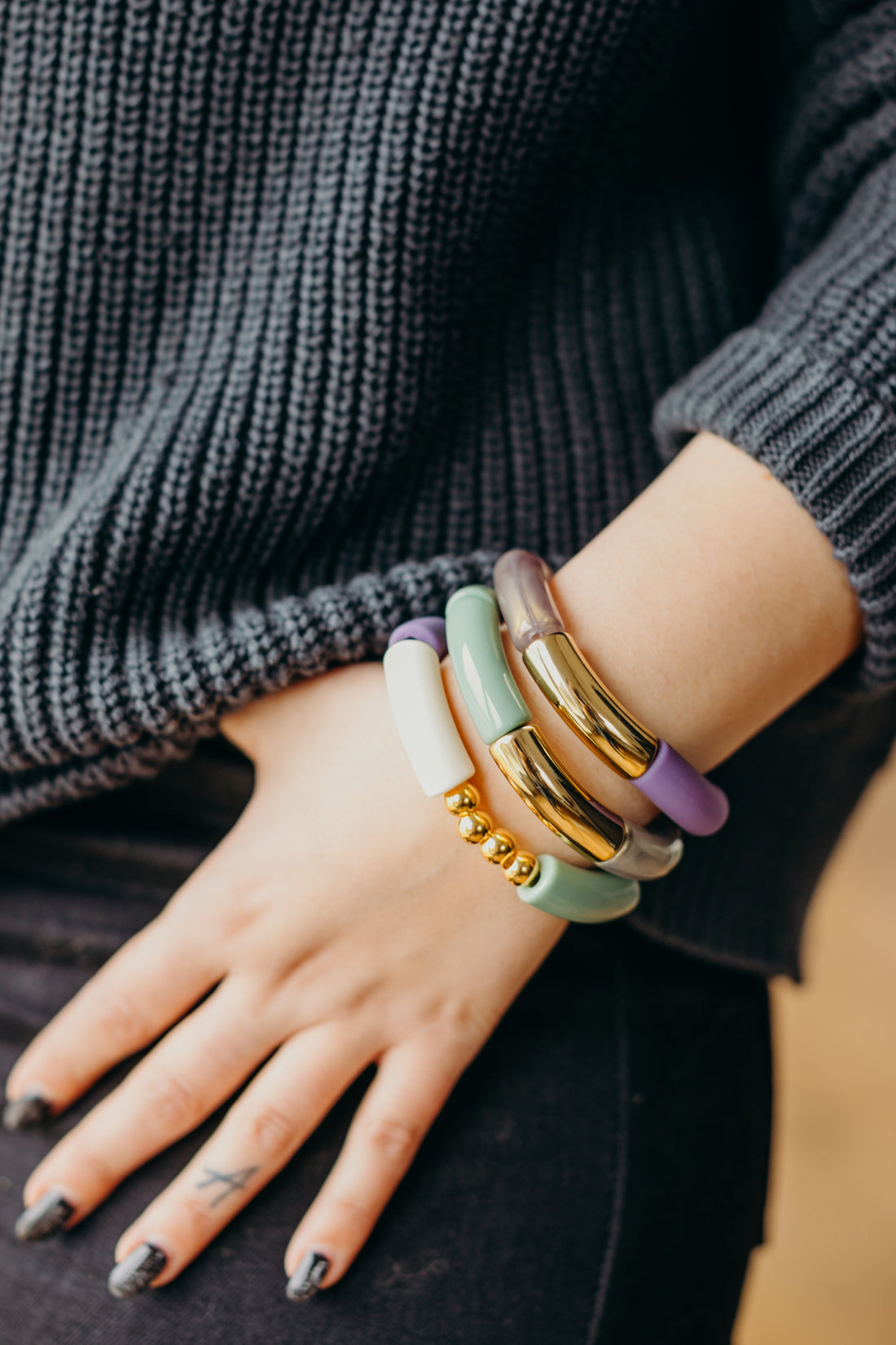 Pearl bracelet with tube beads in purple, mint, white and gold