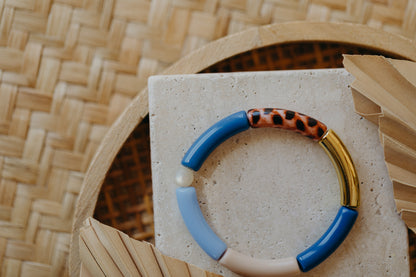 Perlenarmband 002 mit Tube Perlen in Gold, Beige, Hell- &amp; Dunkelblau und Print