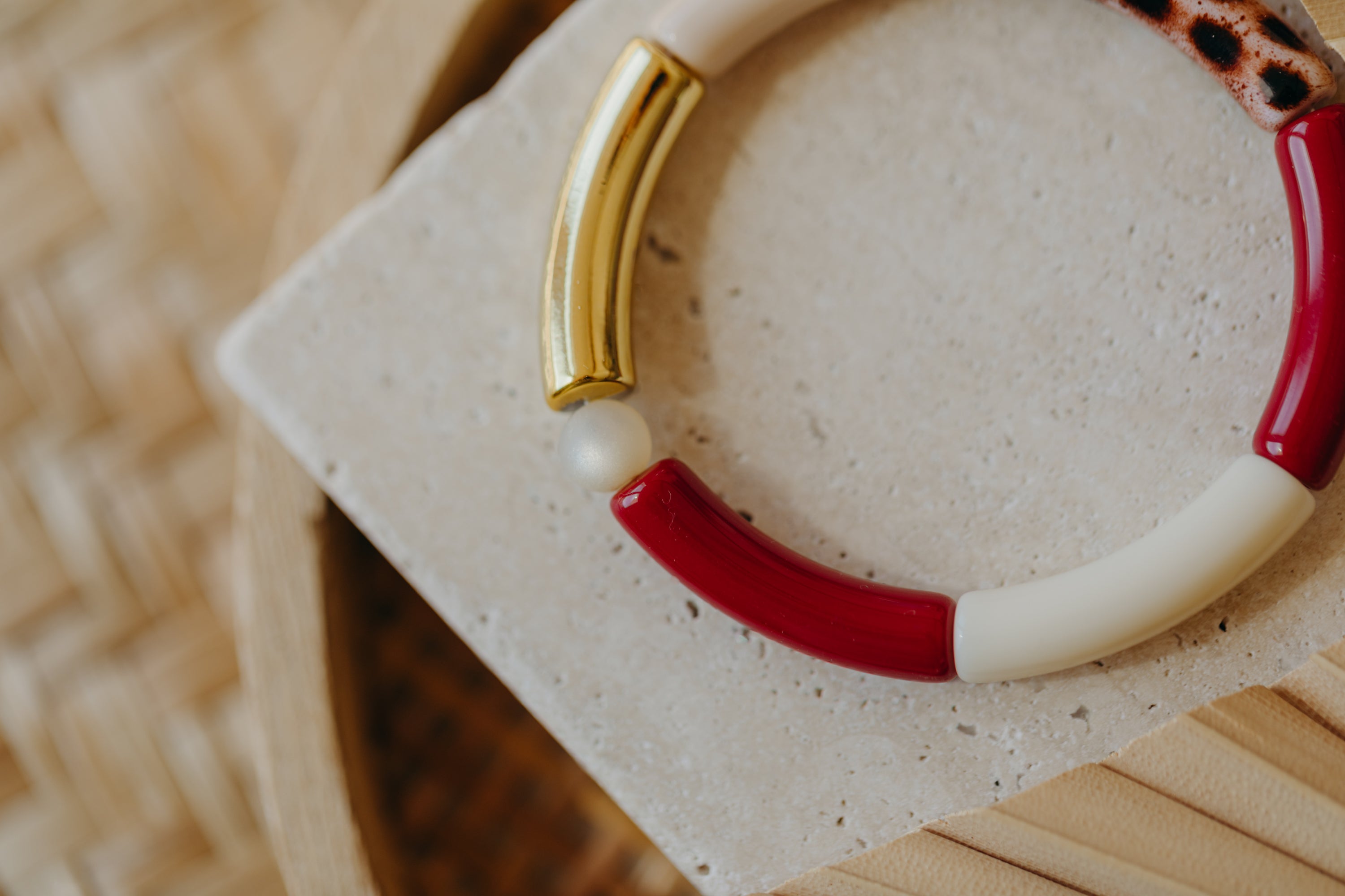 Perlenarmband 005 mit Tube Perlen in Gold, Creme, Beige, Weinrot und Print