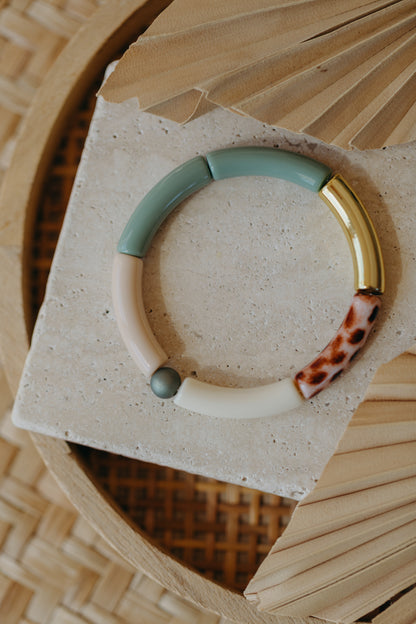 Perlenarmband 008 mit Tube Perlen in Gold, Creme, Beige, Grün und Print