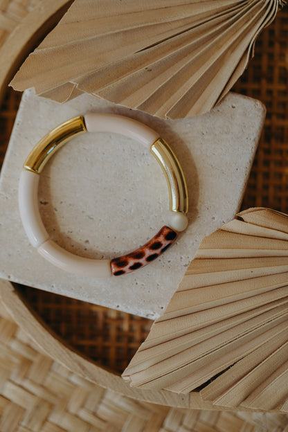 Perlenarmband 009 mit Tube Perlen in Gold, Creme, Beige und Print