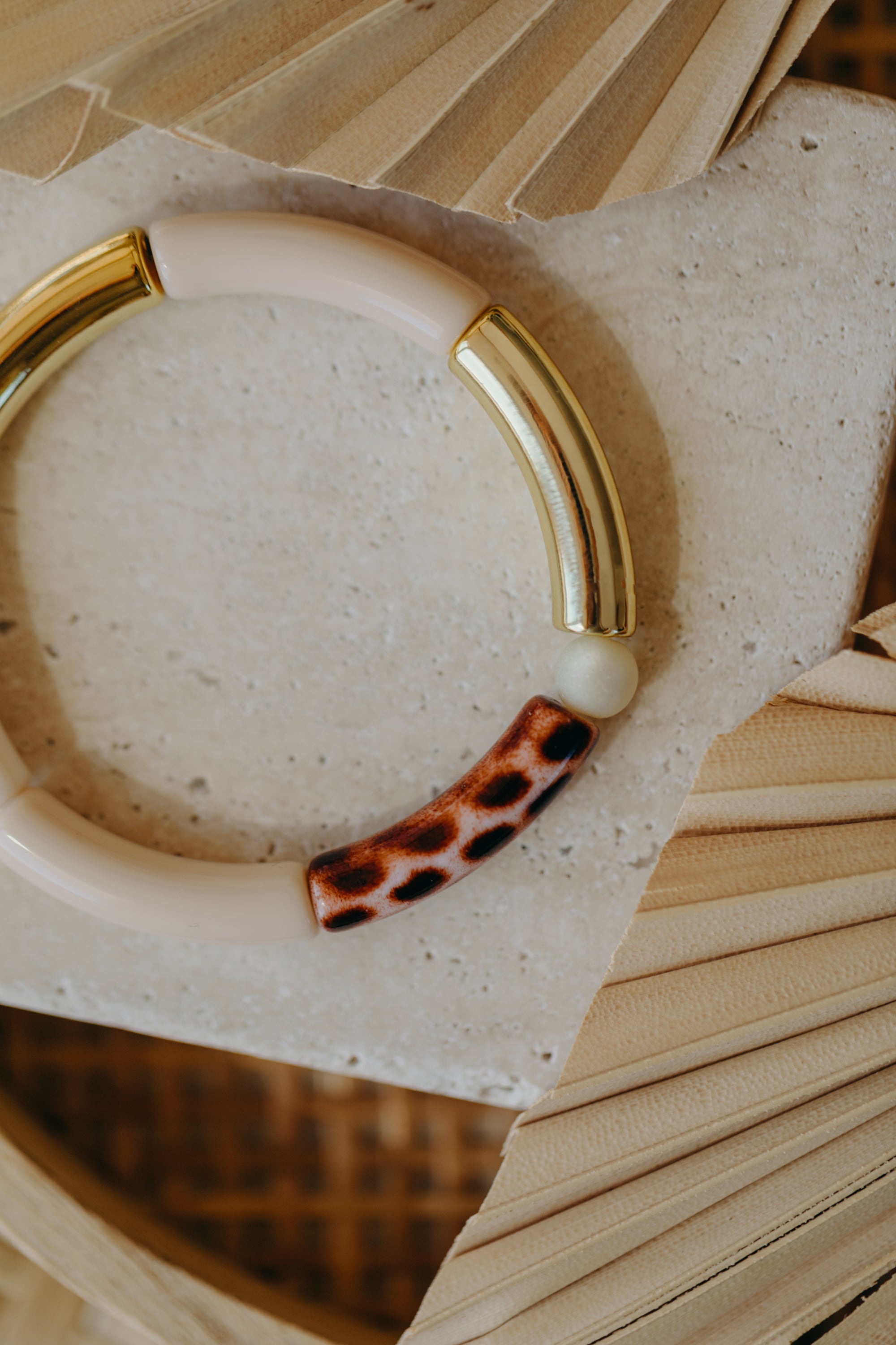 Perlenarmband 009 mit Tube Perlen in Gold, Creme, Beige und Print