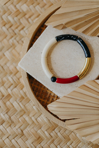 Perlenarmband 010 mit Tube Perlen in Gold, Creme, Weinrot und Schwarz