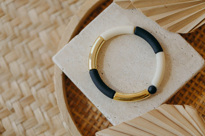 Perlenarmband 014 mit Tube Perlen in Gold, Creme und Schwarz