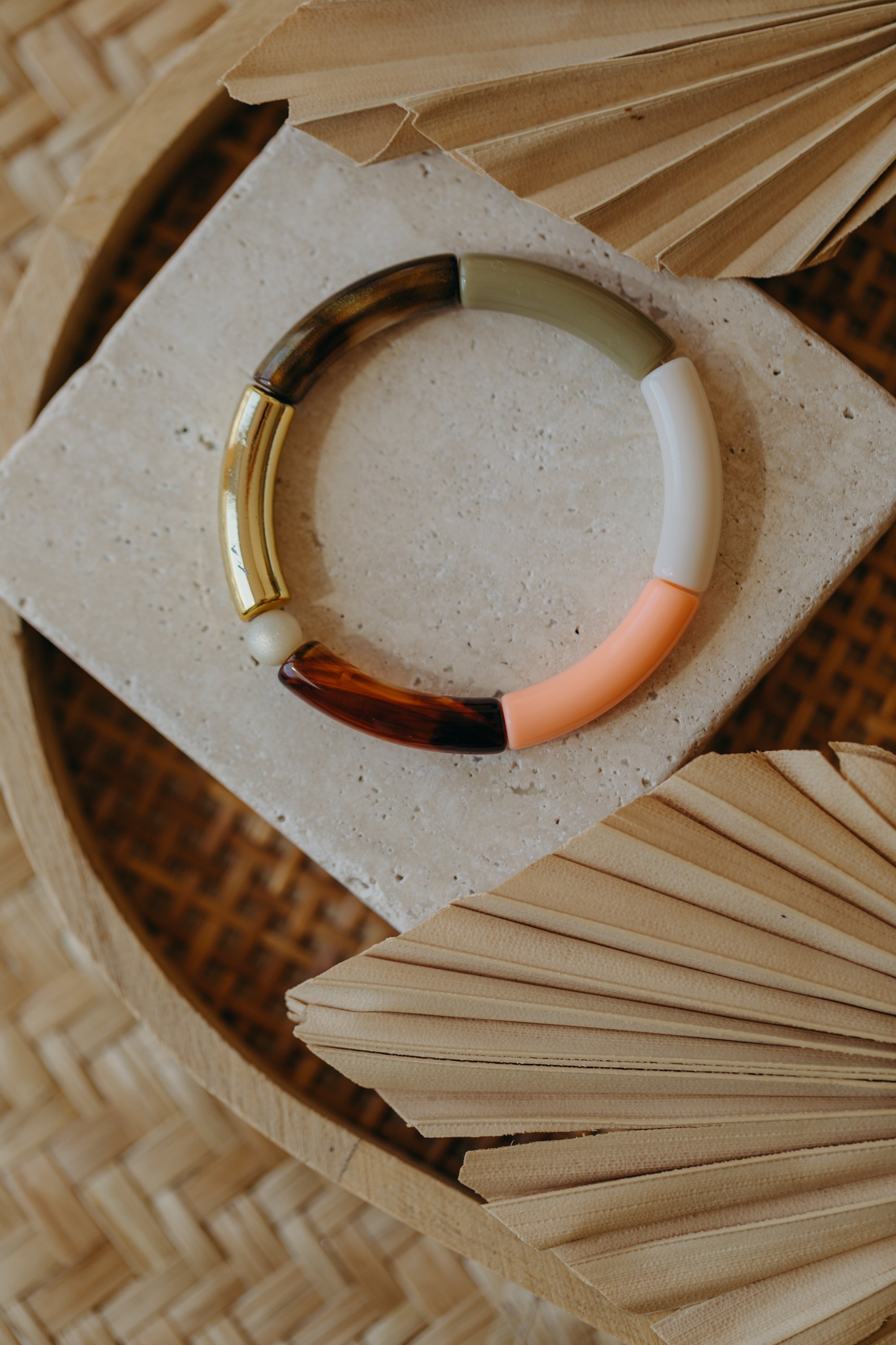 Perlenarmband 015 mit Tube Perlen in Gold, Creme, Apricot, Olivgrün und Brauntönen