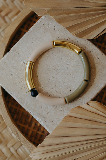Perlenarmband 020 mit Tube Perlen in Gold, Beige, Olivgrün und Schwarz