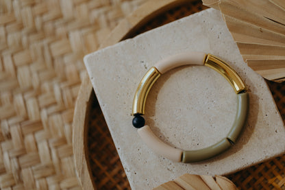 Perlenarmband 020 mit Tube Perlen in Gold, Beige, Olivgrün und Schwarz