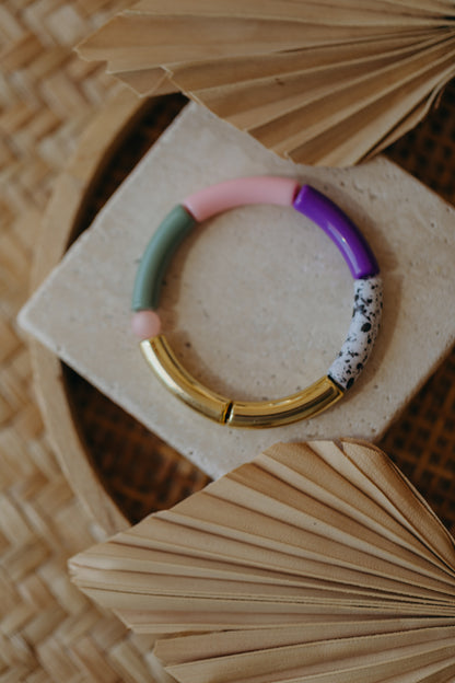 Perlenarmband 021 mit Tube Perlen in Gold, Rosa, Lila, Grün und Schwarz-Weiß