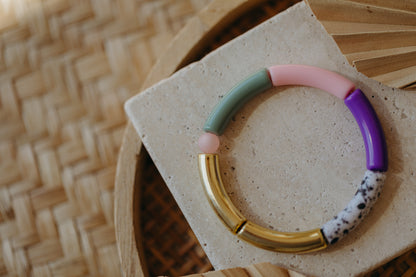 Perlenarmband 021 mit Tube Perlen in Gold, Rosa, Lila, Grün und Schwarz-Weiß