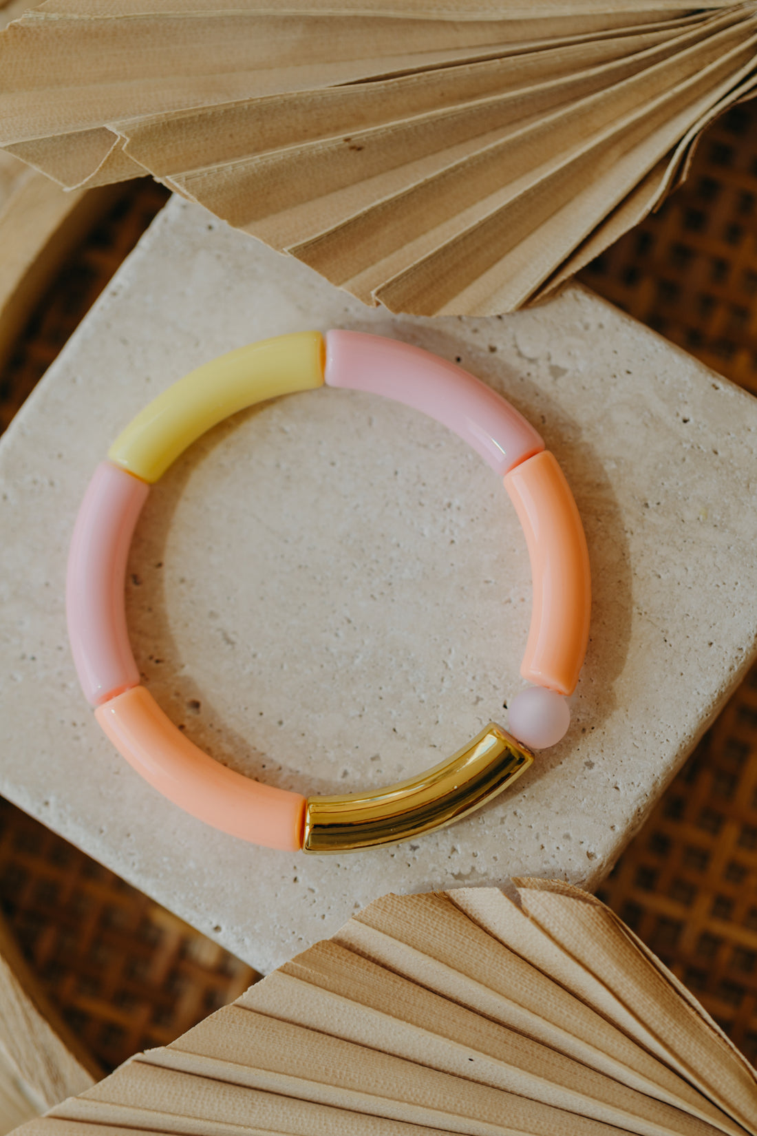 Perlenarmband 022 mit Tube Perlen in Gold, Gelb, Rosa und Apricot