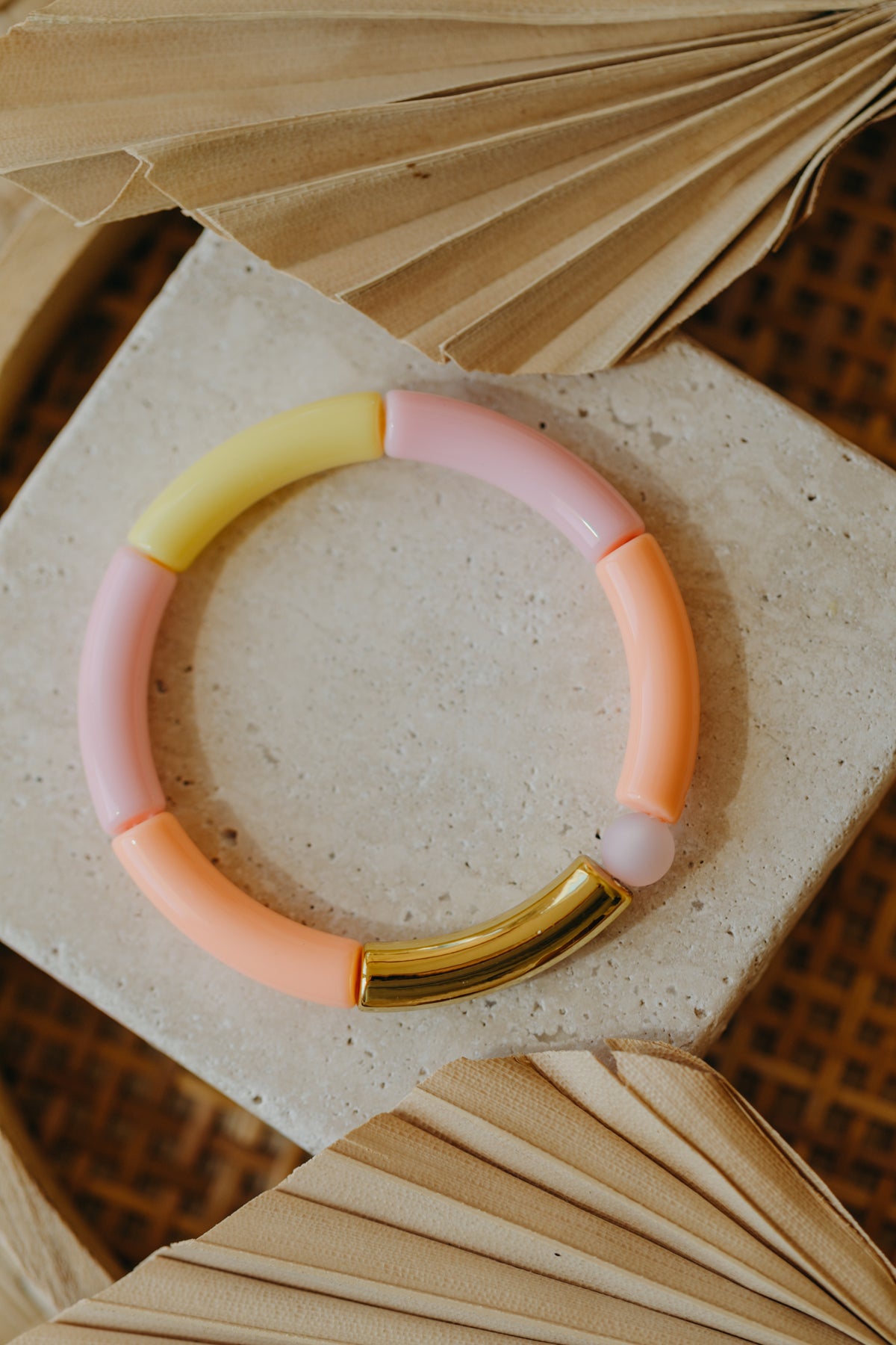Perlenarmband 022 mit Tube Perlen in Gold, Gelb, Rosa und Apricot