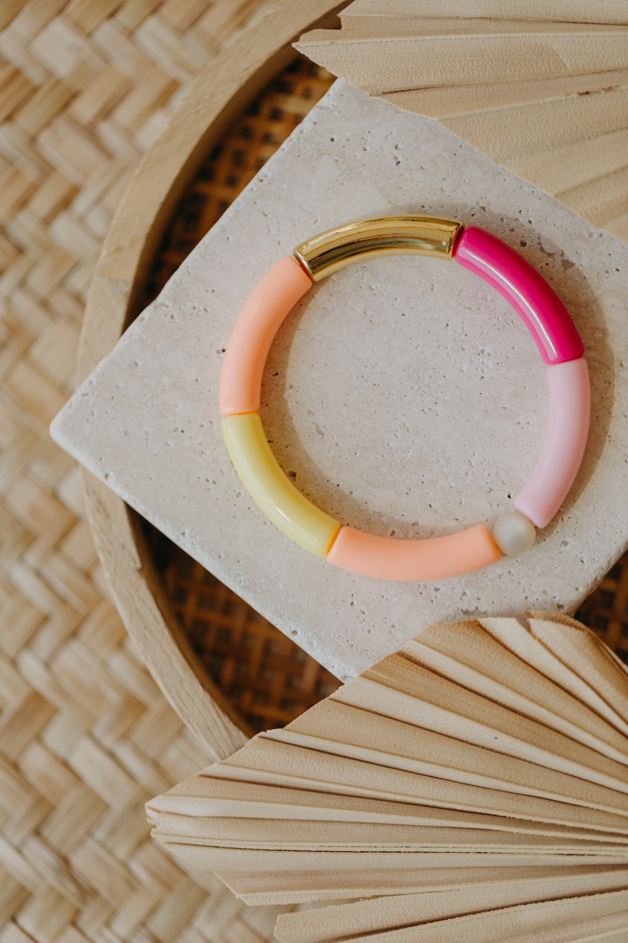 Perlenarmband 028 mit Tube Perlen in Gold, Gelb, Apricot, Rosa und Pink