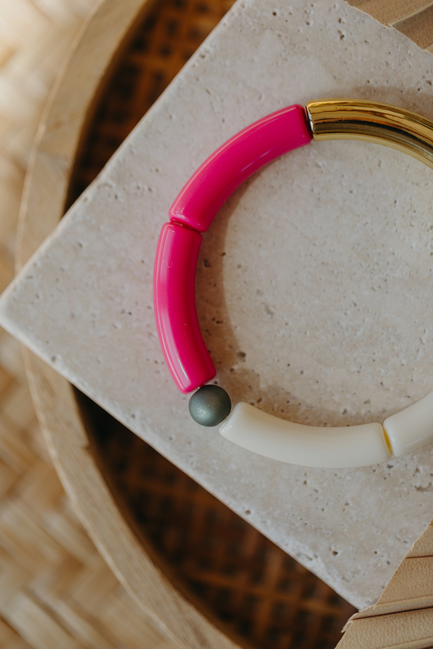 Perlenarmband 030 mit Tube Perlen in Gold, Creme, Pink und Grüntönen