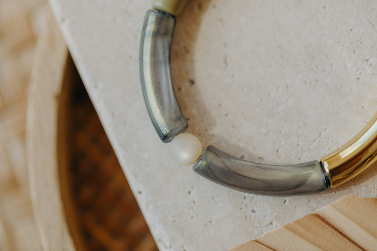 Perlenarmband 032 mit Tube Perlen in Gold, Creme, Lila und Grüntönen