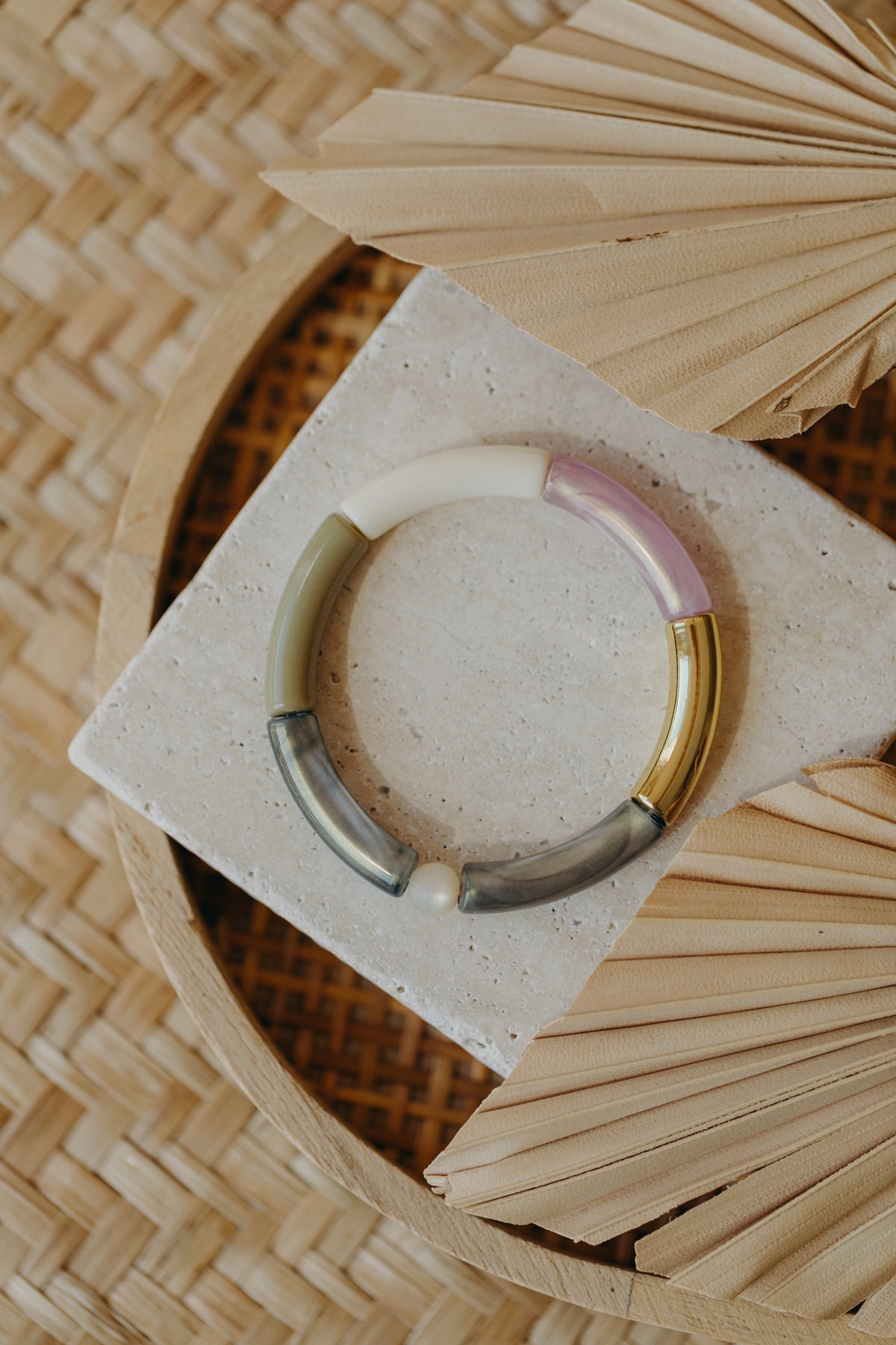 Perlenarmband 032 mit Tube Perlen in Gold, Creme, Lila und Grüntönen