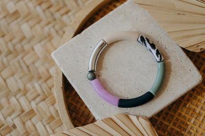 Perlenarmband 034 mit Tube Perlen in Silber, Creme, Lila, Grün, Schwarz und Leo Print