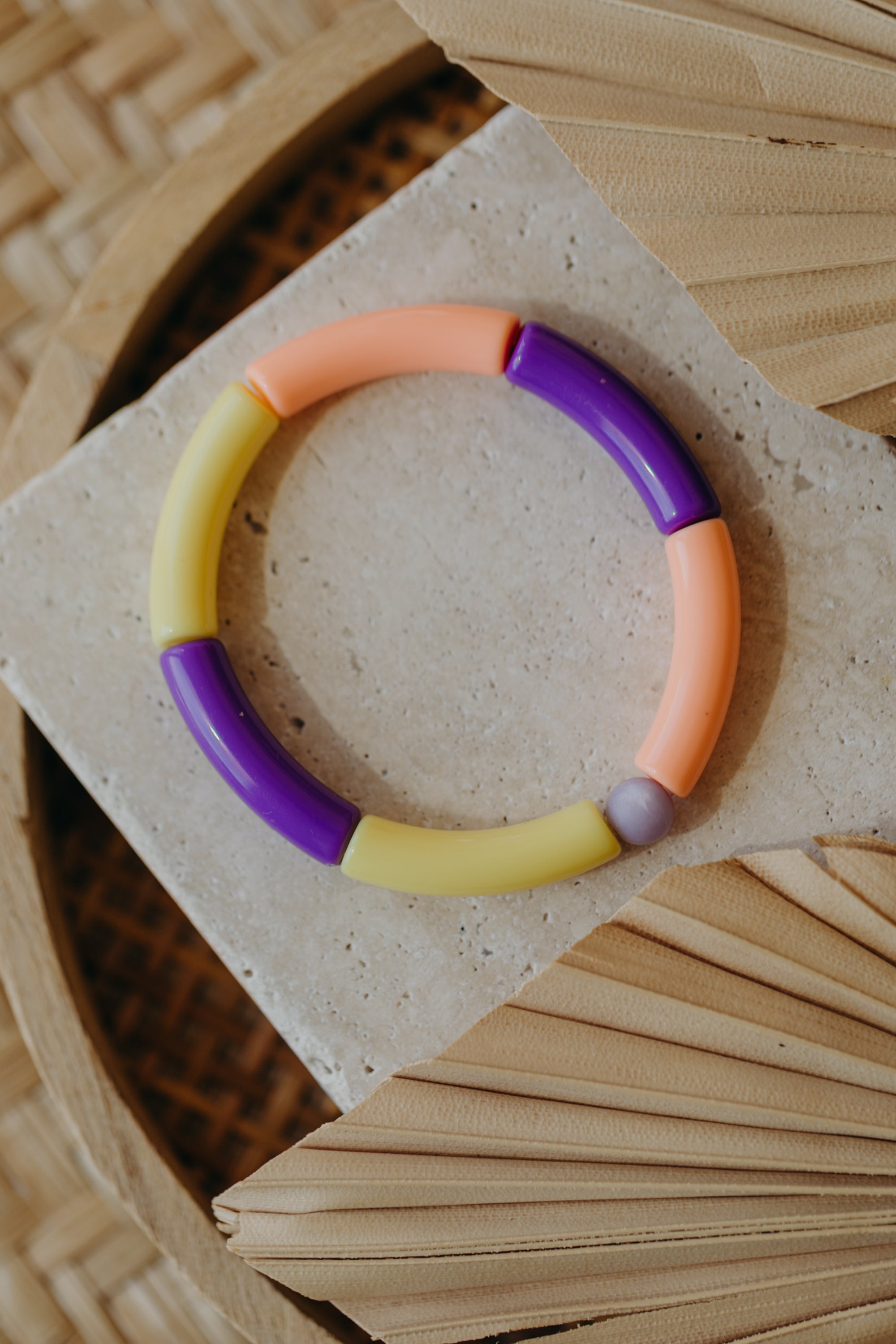 Perlenarmband 037 mit Tube Perlen in Gold, Gelb, Apricot und Dunklem Lila