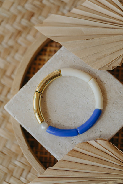 Perlenarmband 039 mit Tube Perlen in Gold, Weiß und Blau