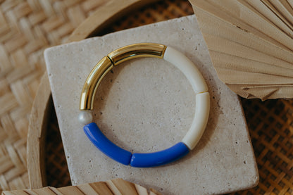 Perlenarmband 039 mit Tube Perlen in Gold, Weiß und Blau