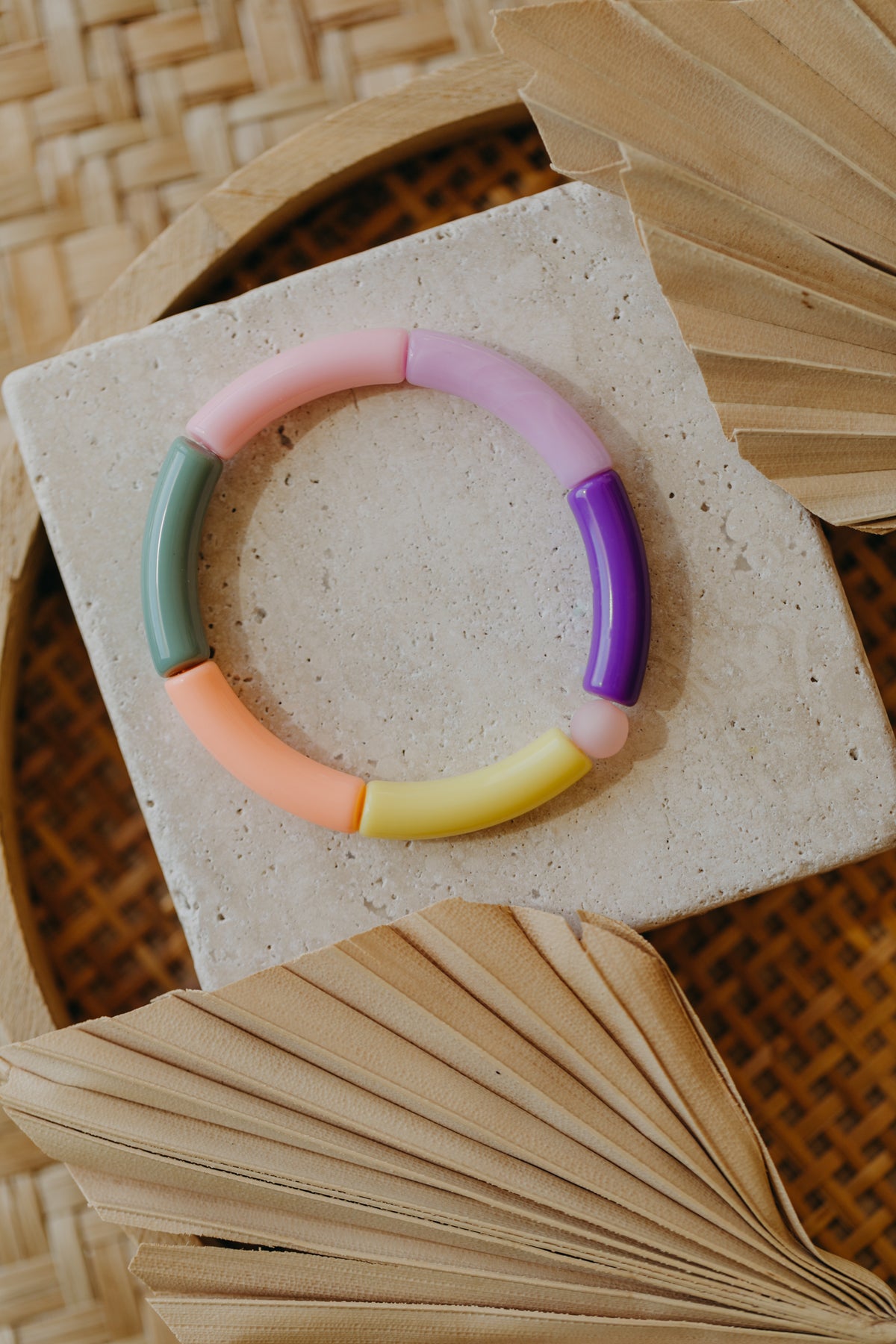 Perlenarmband 043 mit Tube Perlen in Gelb, Apricot, Rosa, Lila und Grün