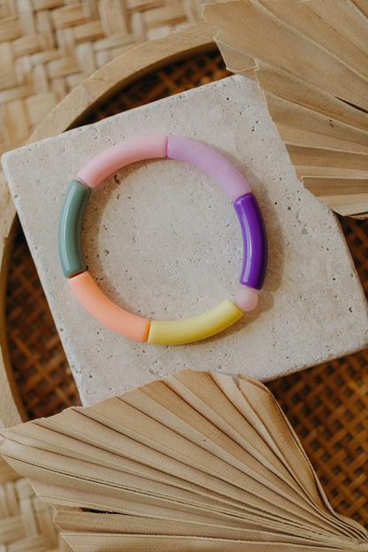 Perlenarmband 043 mit Tube Perlen in Gelb, Apricot, Rosa, hellem Lila, dunklem Lila und Grün