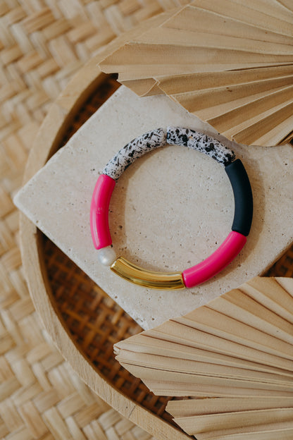 Perlenarmband 046 mit Tube Perlen in Gold, Pink, Schwarz und schwarz-weißem Muster