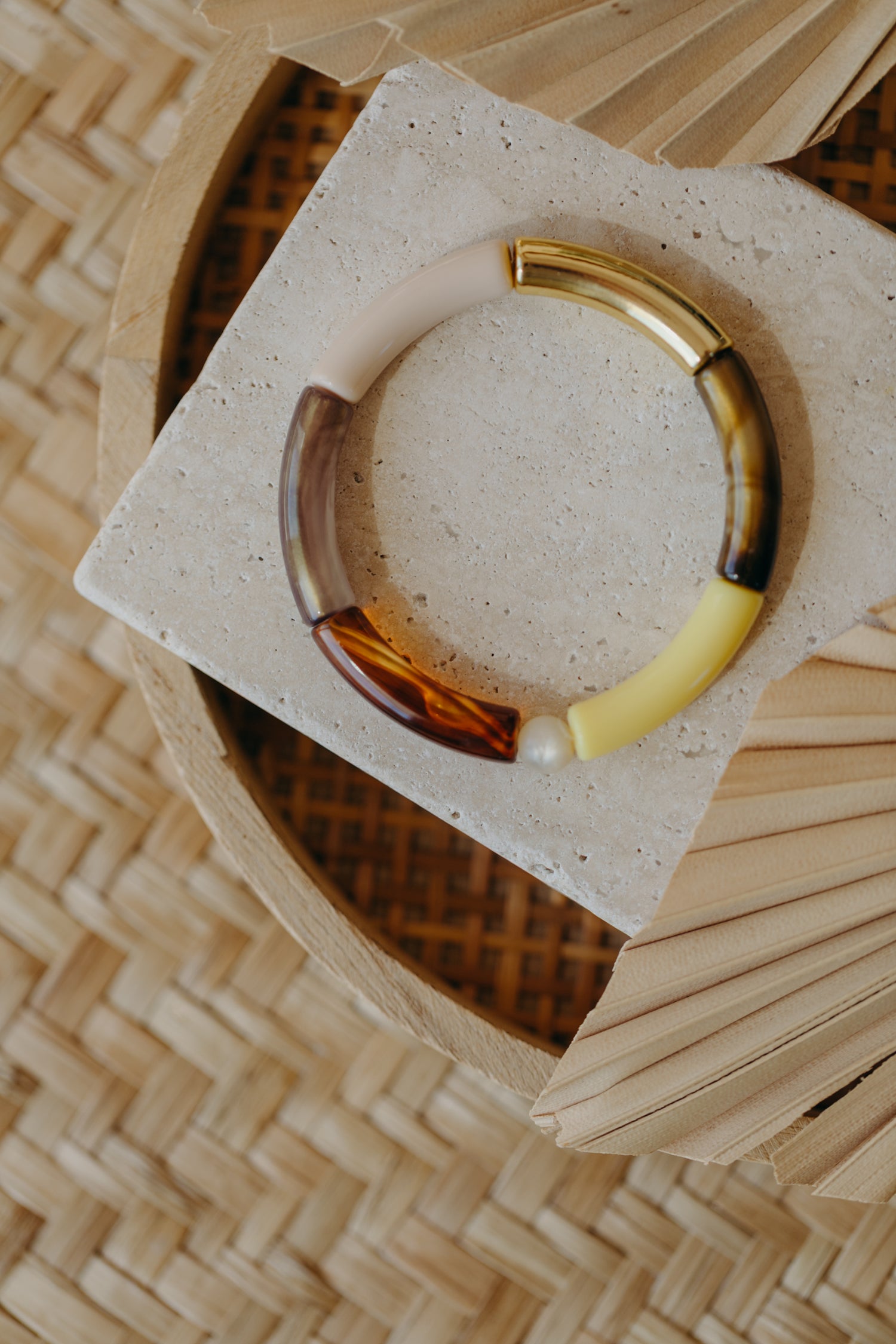 Perlenarmband 047 mit Tube Perlen in Gold, Creme, Gelb und Brauntönen