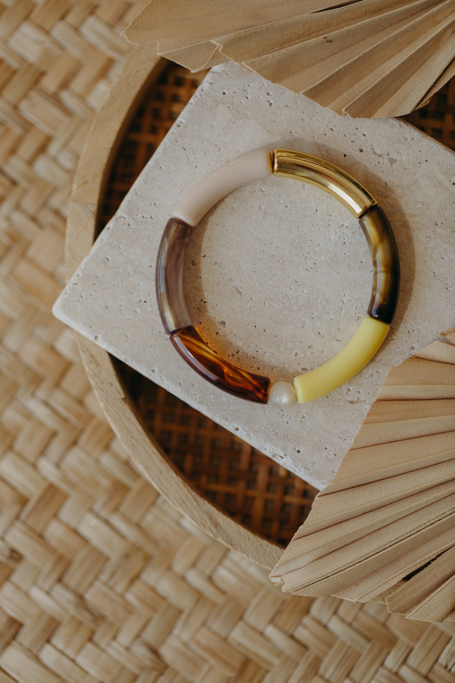 Perlenarmband 047 mit Tube Perlen in Gold, Creme, Gelb und Brauntönen