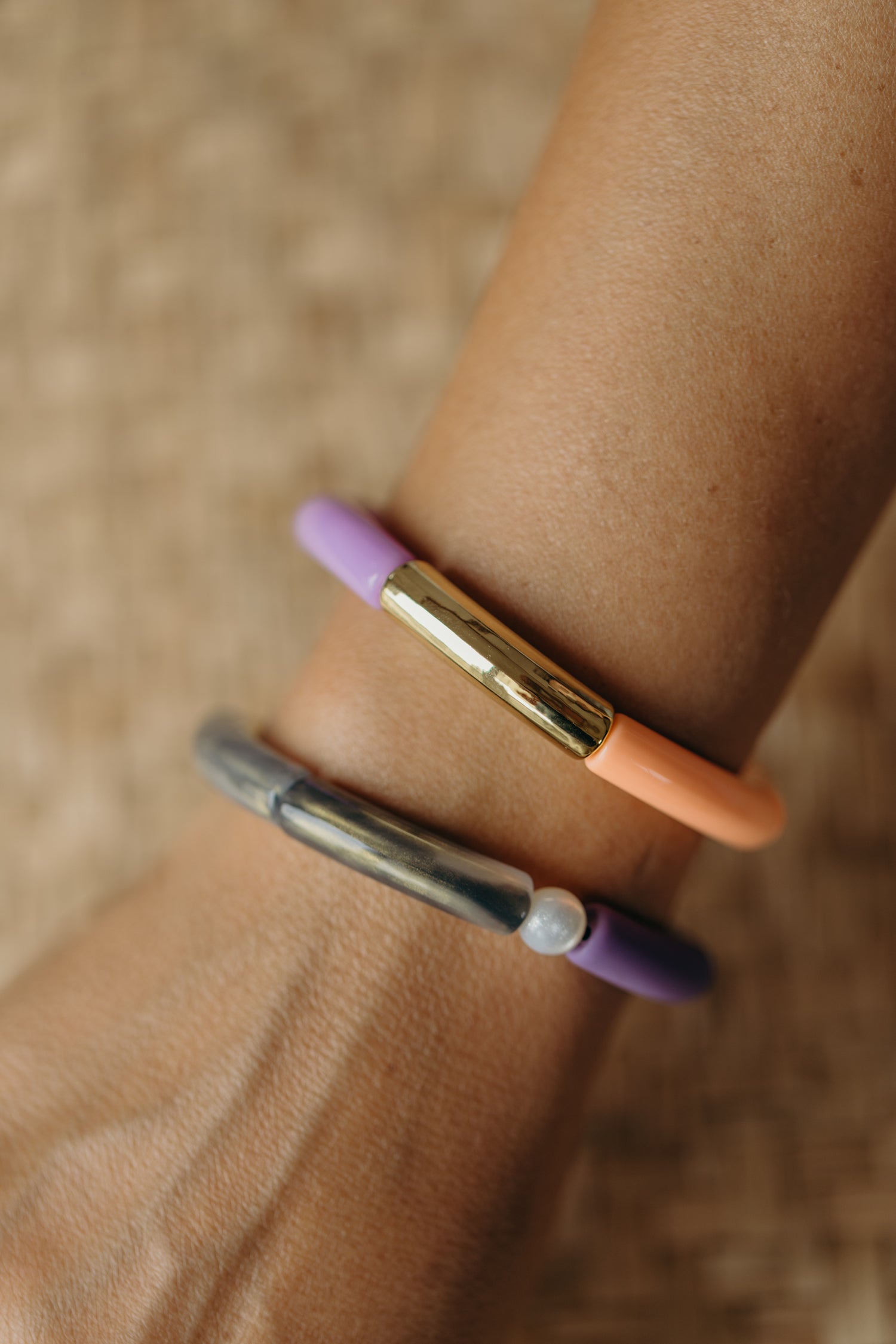 Pearl bracelet with tube pearls in gold, cream, yellow and purple