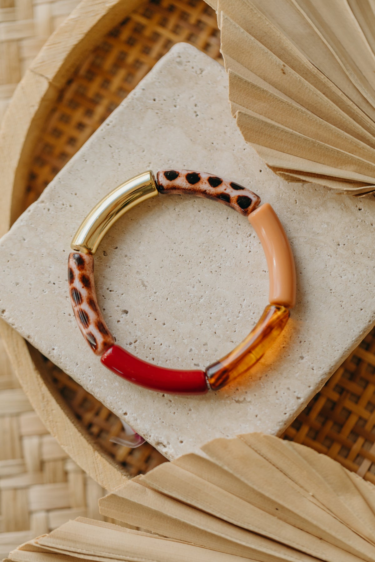 Perlenarmband 082 mit Tube Perlen in hellbraun, braun, weinrot und Animal Print