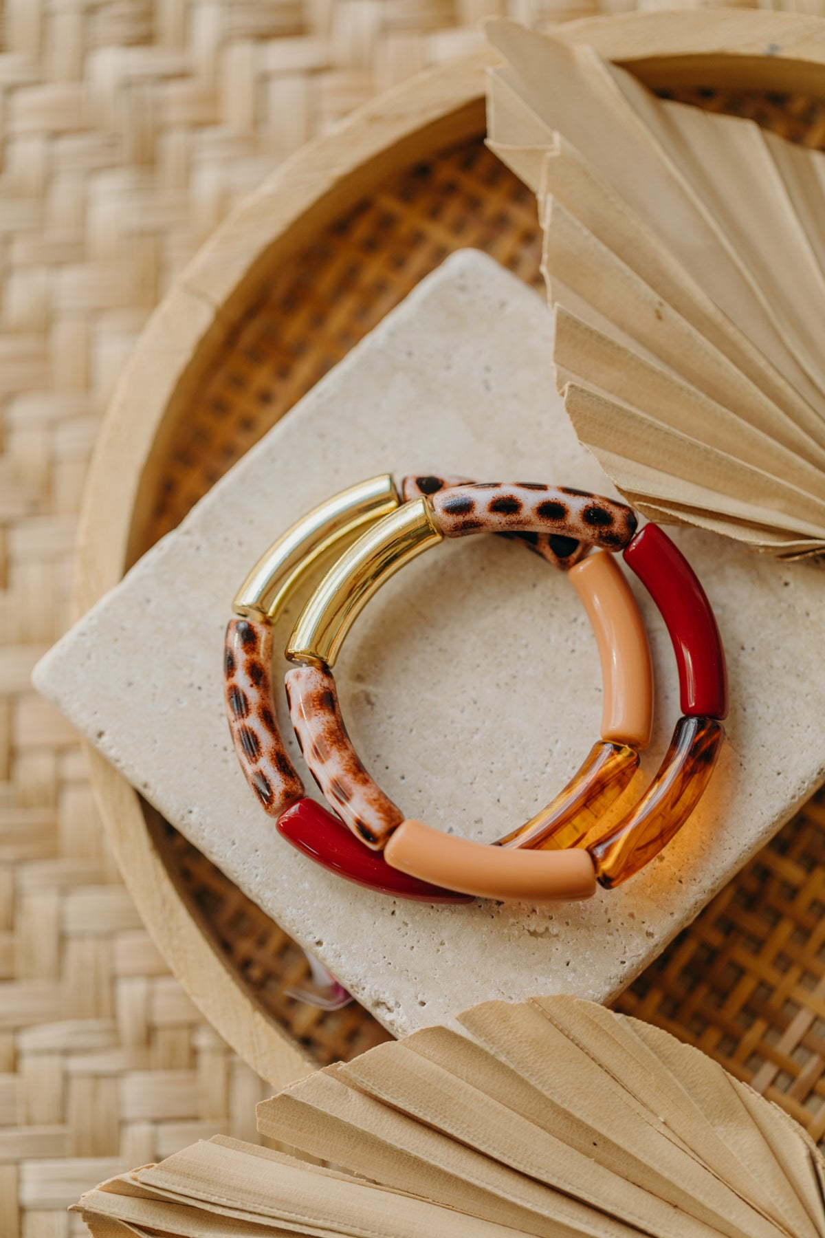 Perlenarmband 082 mit Tube Perlen in hellbraun, braun, weinrot und Animal Print
