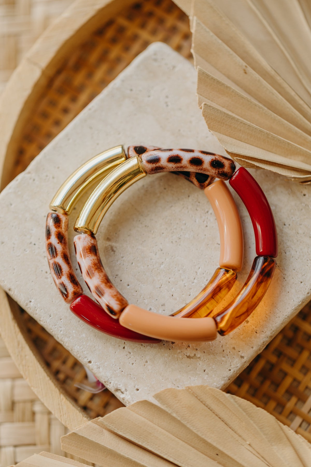 Perlenarmband 082 mit Tube Perlen in hellbraun, braun, weinrot und Animal Print