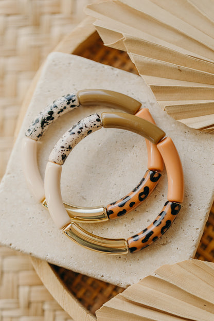 Perlenarmband 083 mit Tube Perlen in creme, hellbraun und Animal Print