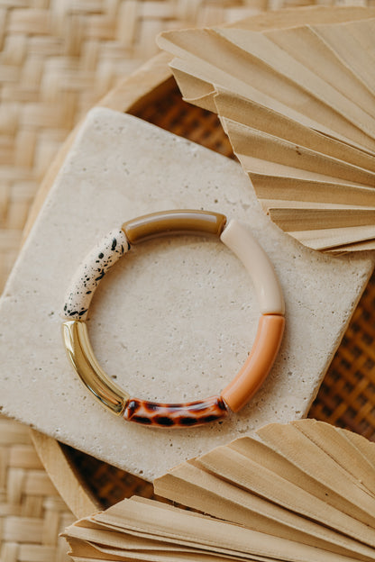 Perlenarmband 085 mit Tube Perlen in creme, hellbraun und Animal Print Leo
