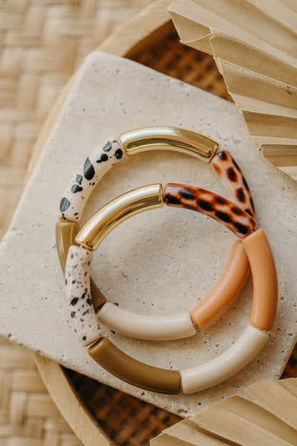Perlenarmband 085 mit Tube Perlen in creme, hellbraun und Animal Print Leo