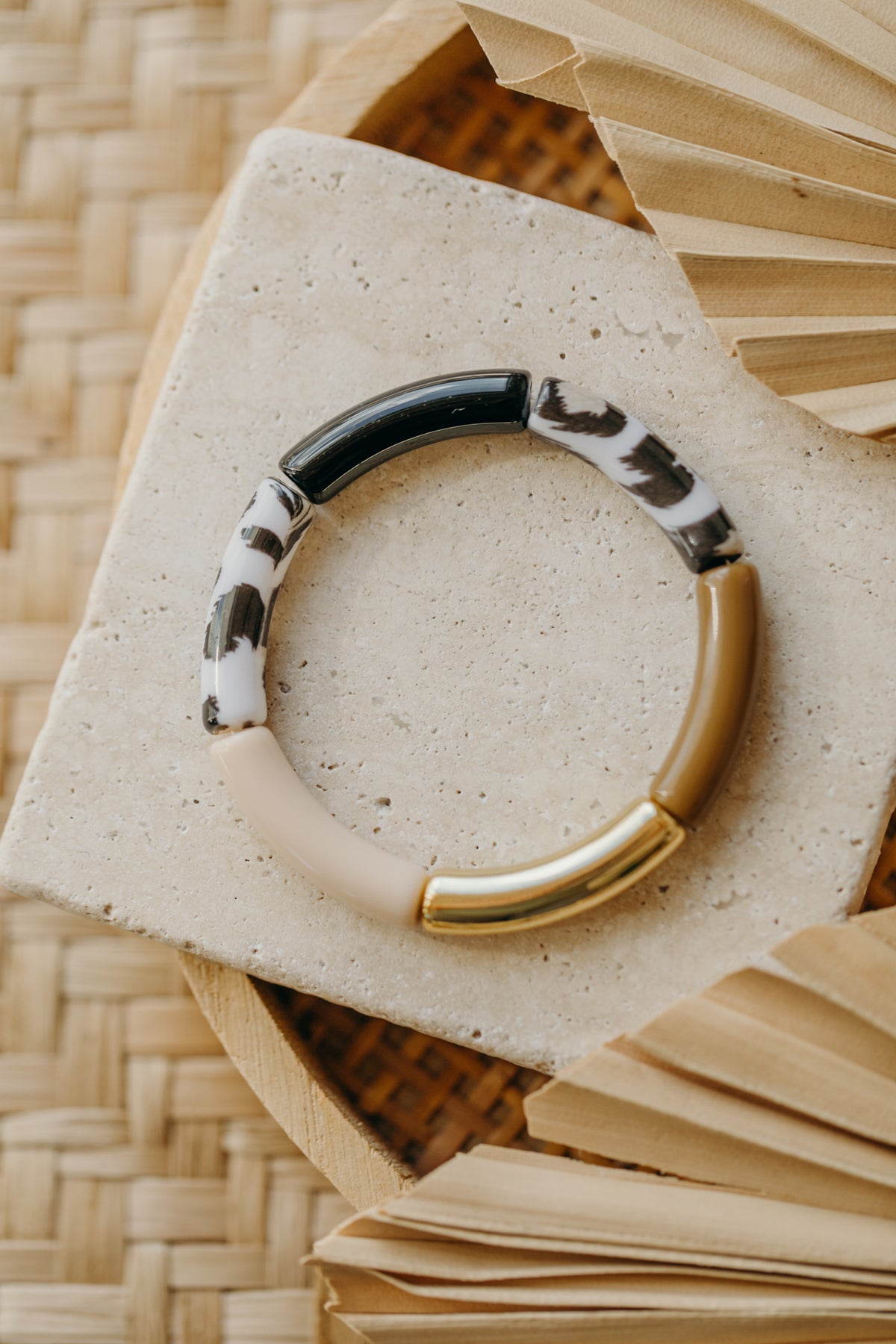 Perlenarmband 086 mit Tube Perlen in creme, braun und Animal Print s/w