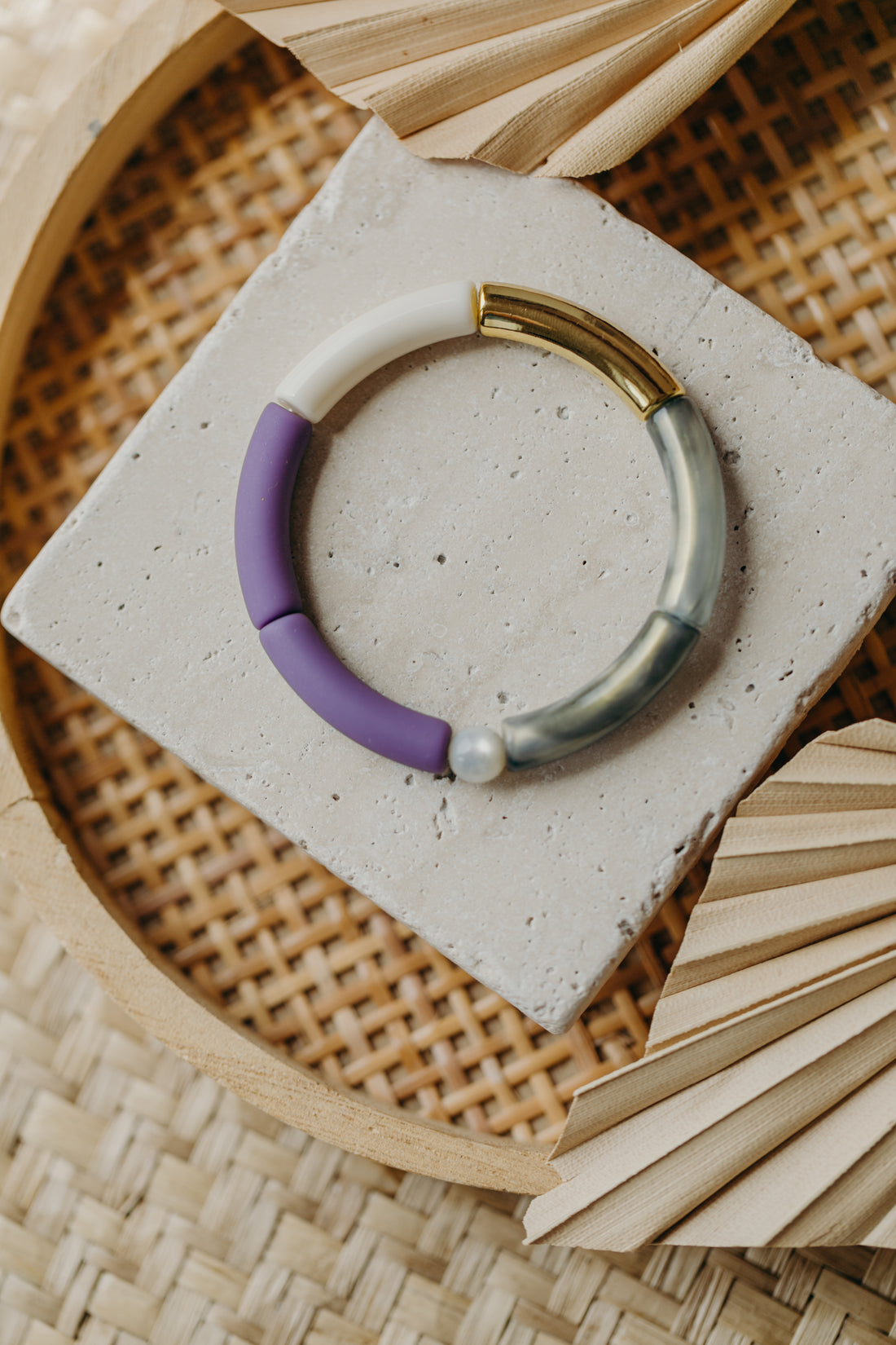 Pearl bracelet with tube pearls in gold, cream, yellow and purple