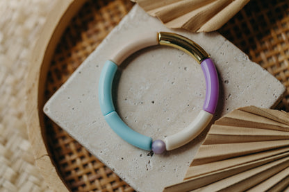 Perlenarmband 049 mit Tube Perlen in Gold, Creme, Lila und Hellblau