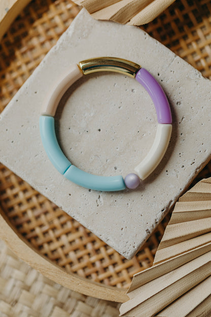 Perlenarmband 049 mit Tube Perlen in Gold, Creme, Lila und Hellblau