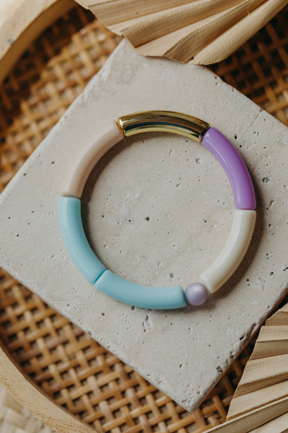 Pearl bracelet with tube pearls in gold, cream, yellow and purple