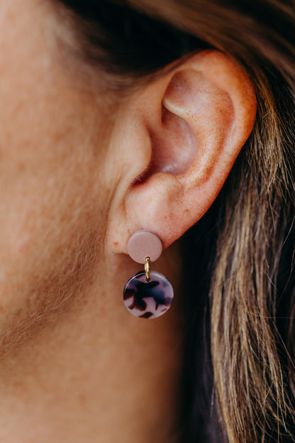 MERI - Ohrringe in Mauve mit Acetat-Anhänger