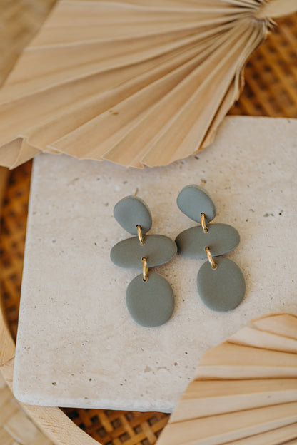 YARA - dreiteilige grüne Polymer Ton Ohrringe