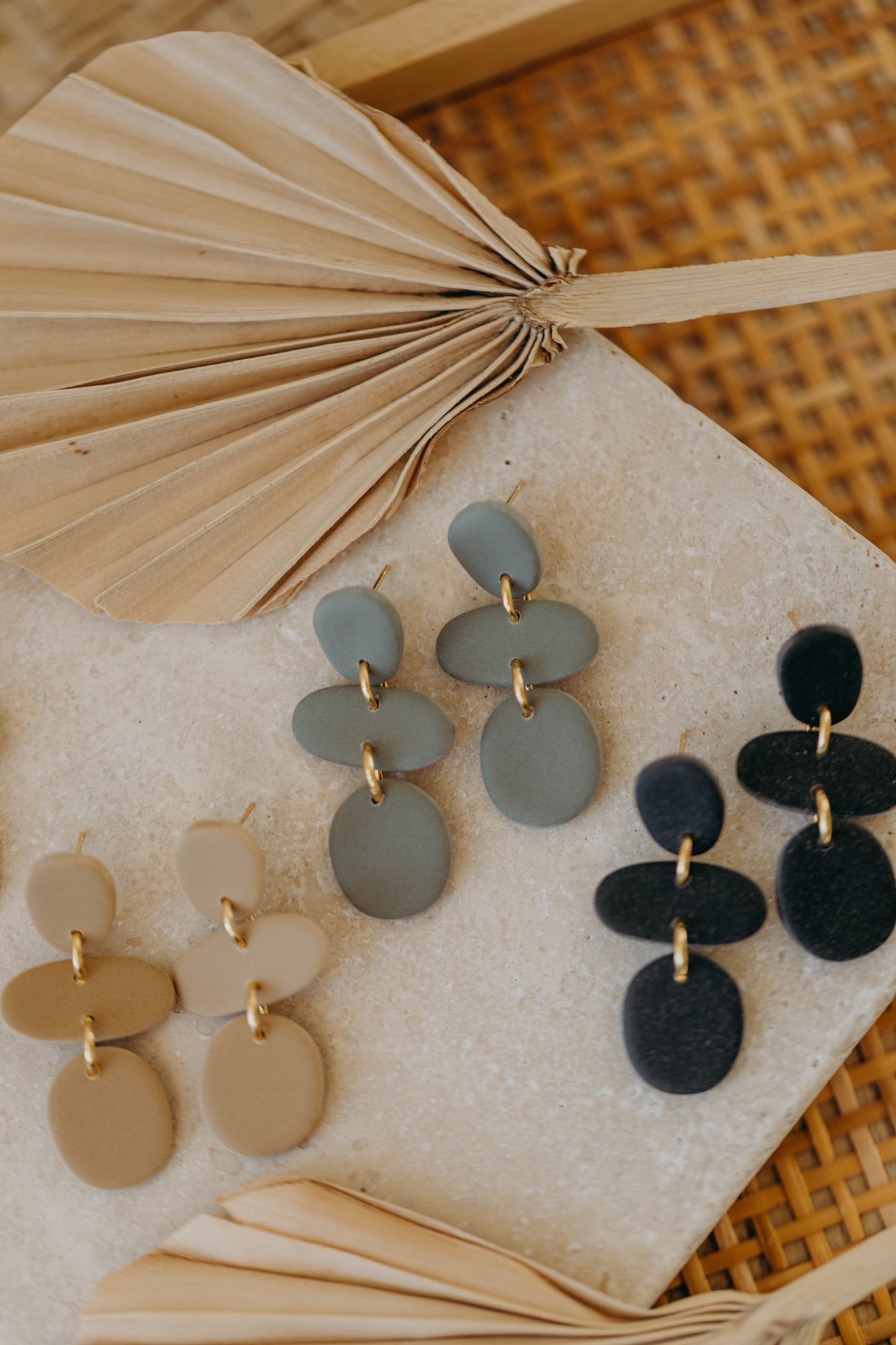 YARA - dreiteilige grüne Polymer Ton Ohrringe